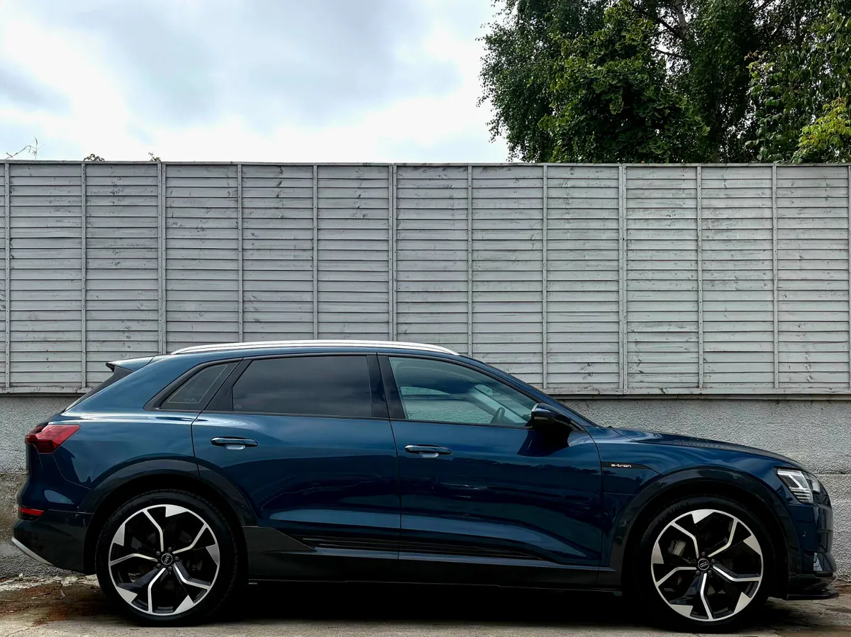 Audi e-tron 2021 / 55 Kwh / LONG RANGE / BODYKIT - Image 2