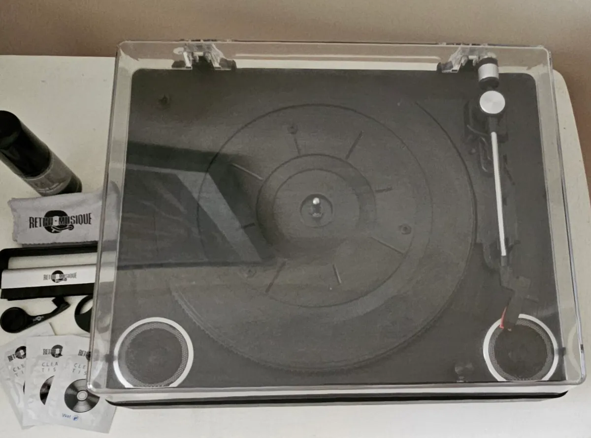 JAM “Play” Turntable + Vinyl Cleaning Kit - Image 3