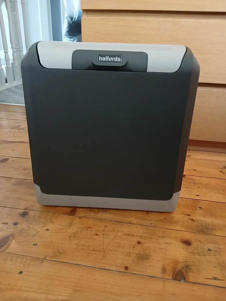 Electric Coolbox 24litres with mains adaptor - Image 2