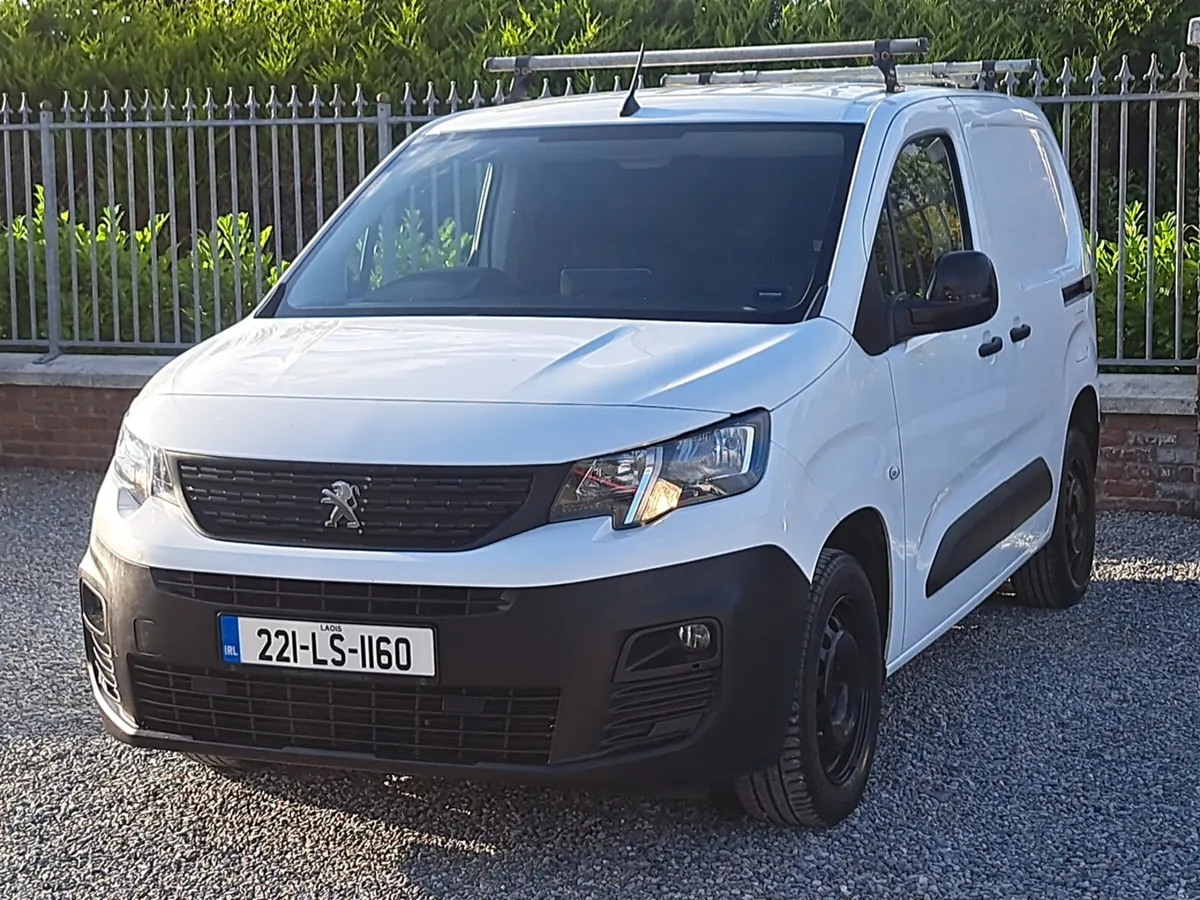 Peugeot Partner 3 seats in front+ shelves in rear - Image 2