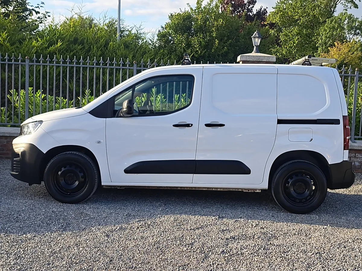 Peugeot Partner 3 seats in front+ shelves in rear - Image 4