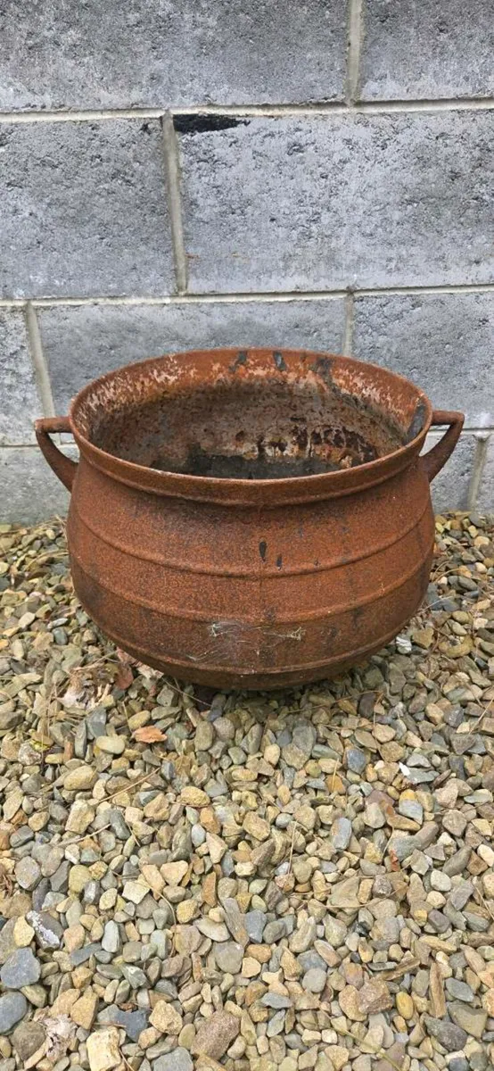 Old   pot  for sale  in perfect condition - Image 1