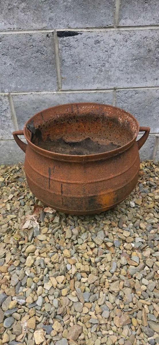 Old   pot  for sale  in perfect condition - Image 2