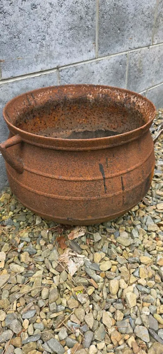 Old   pot  for sale  in perfect condition - Image 3