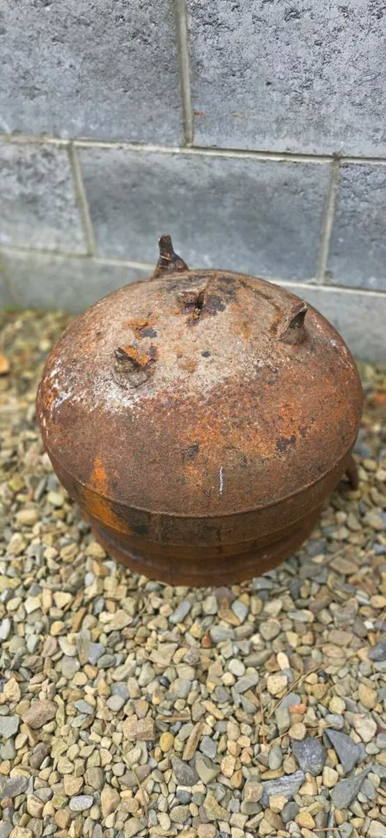 Old   pot  for sale  in perfect condition - Image 4