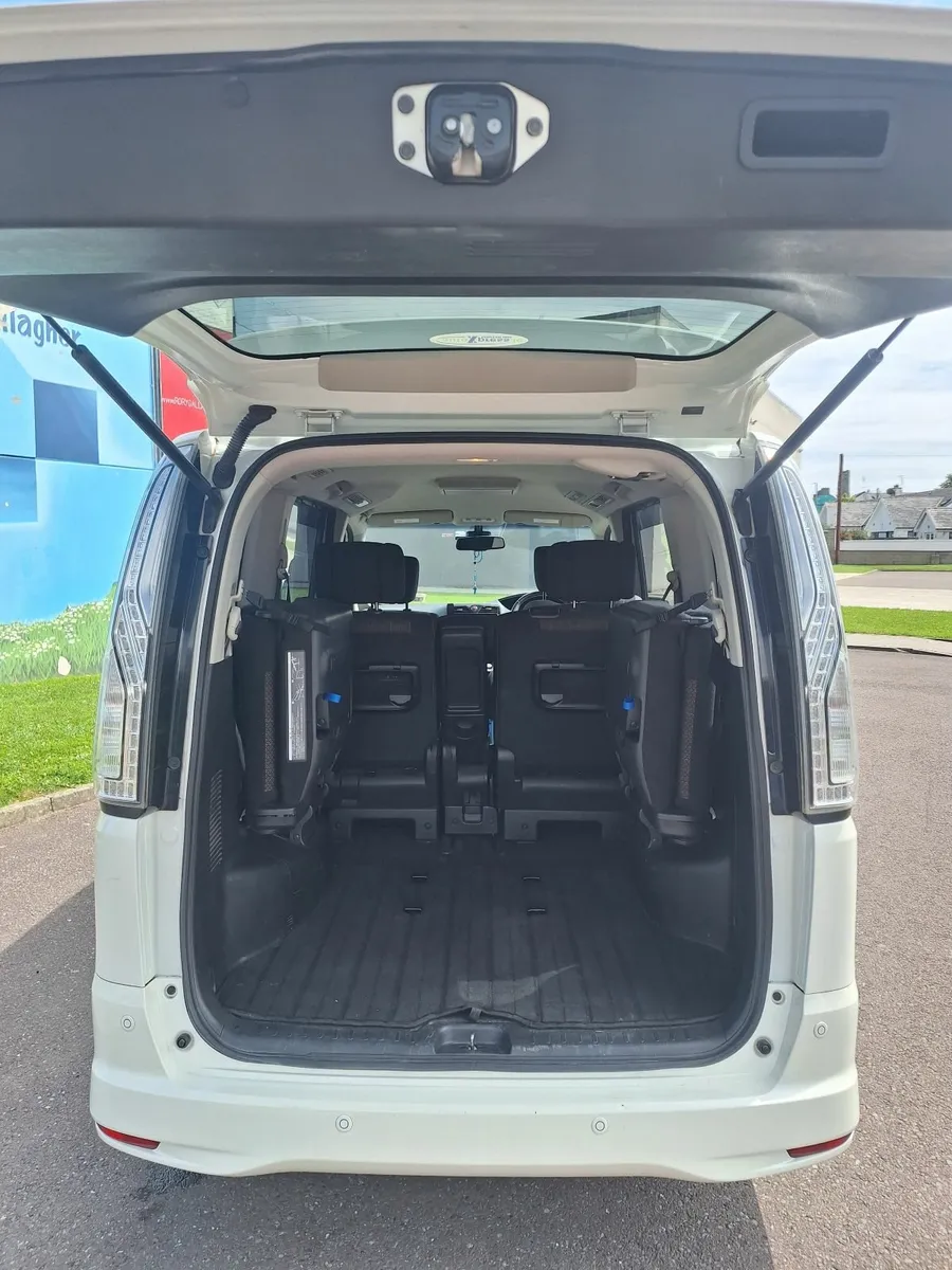 Nissan Serena 2014 2L Hybrid Highway Star - Image 4