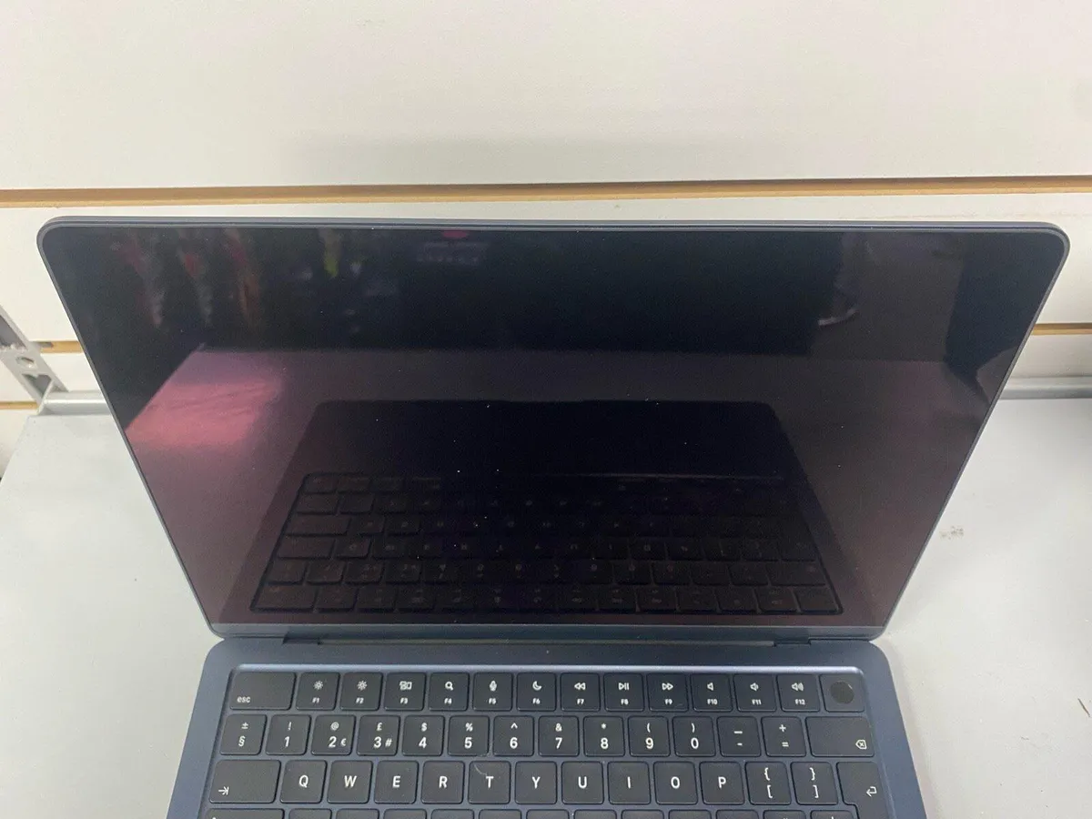 MacBook Air M2 13 Inch A2681 Boxed - Image 2