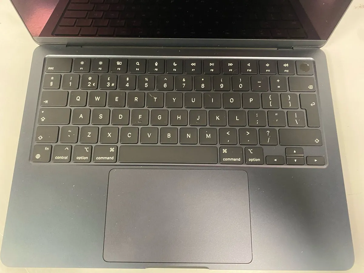 MacBook Air M2 13 Inch A2681 Boxed - Image 3