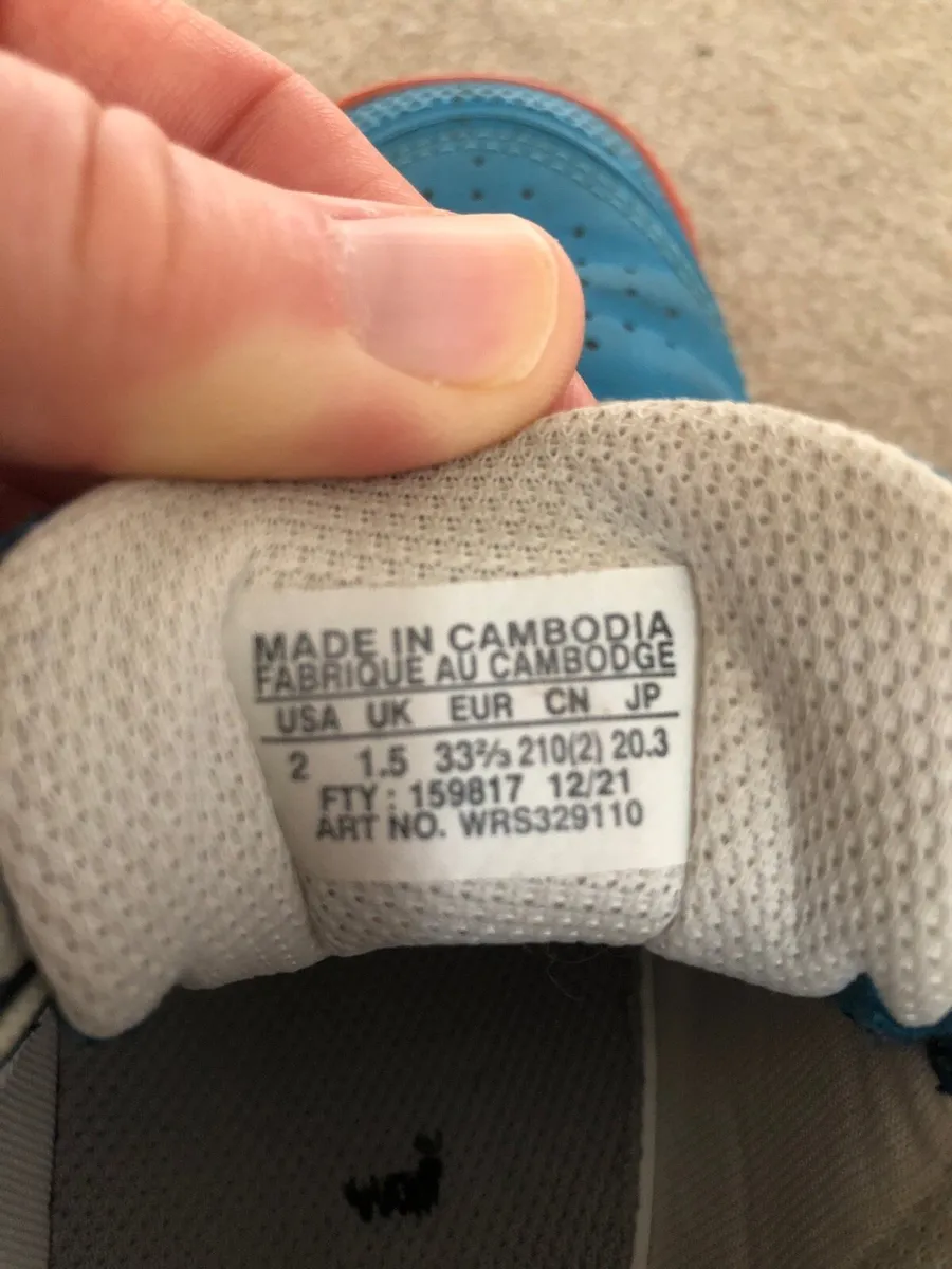Kids Tennis shoes - Image 3