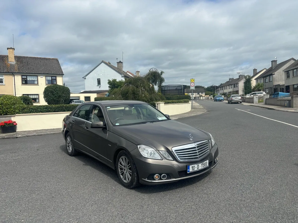 2010 MERCEDES E-CLASS - Image 1