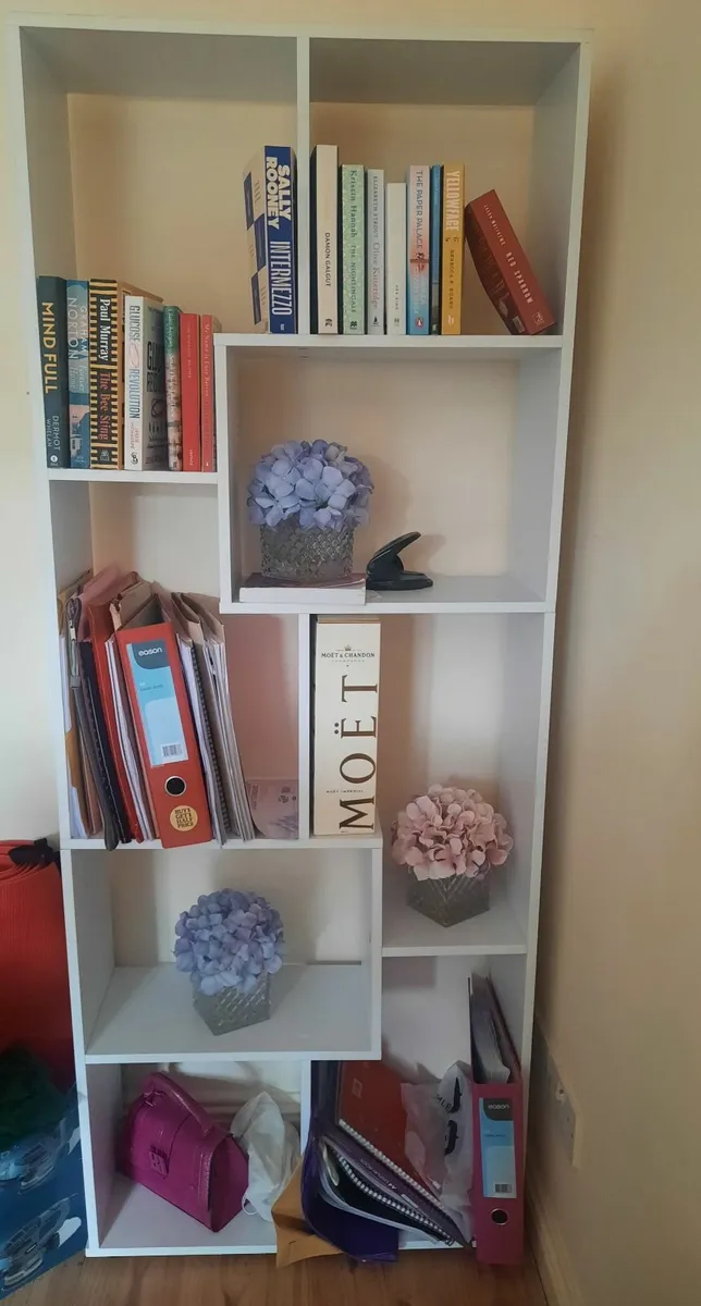 Free standing bookcase