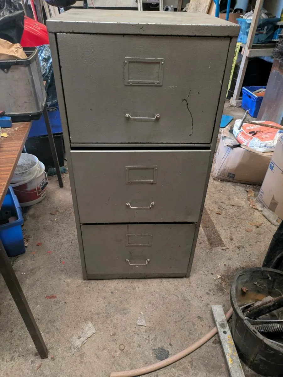 Filling cabinet