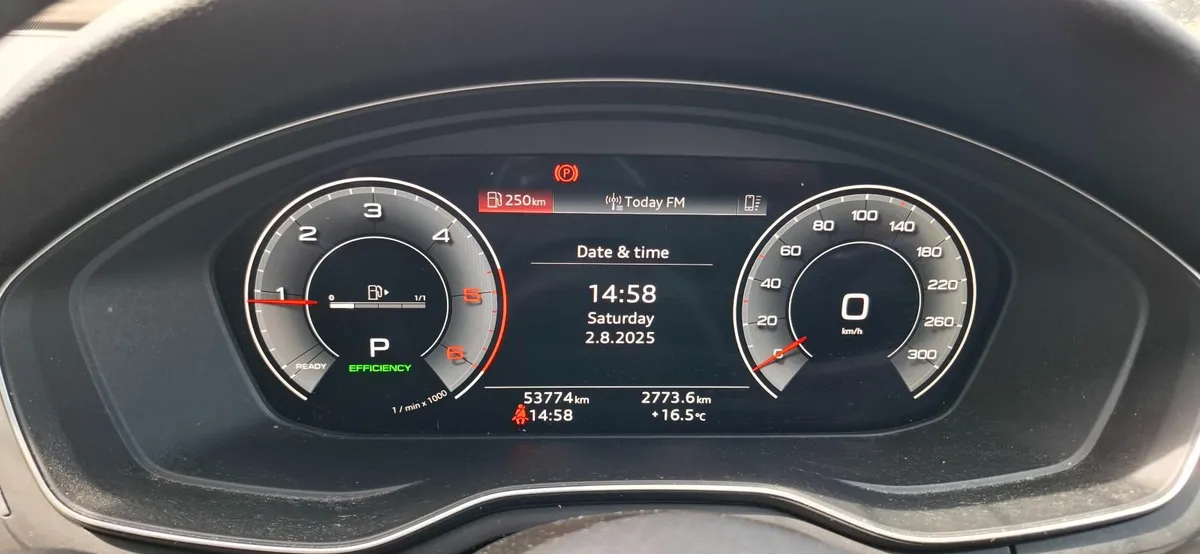 Audi A4 2022 - Image 2