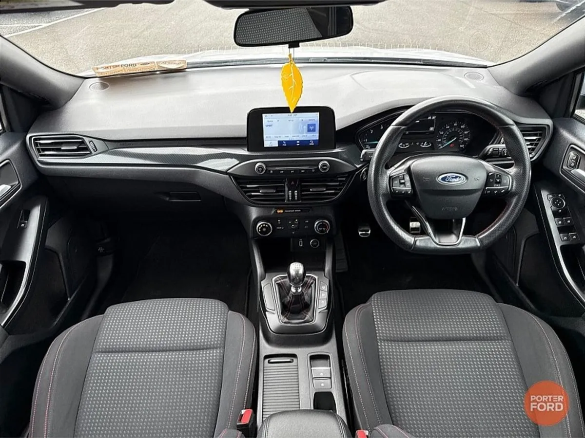 Ford Focus ST Line 1.5 Tdci 120PS - Image 2