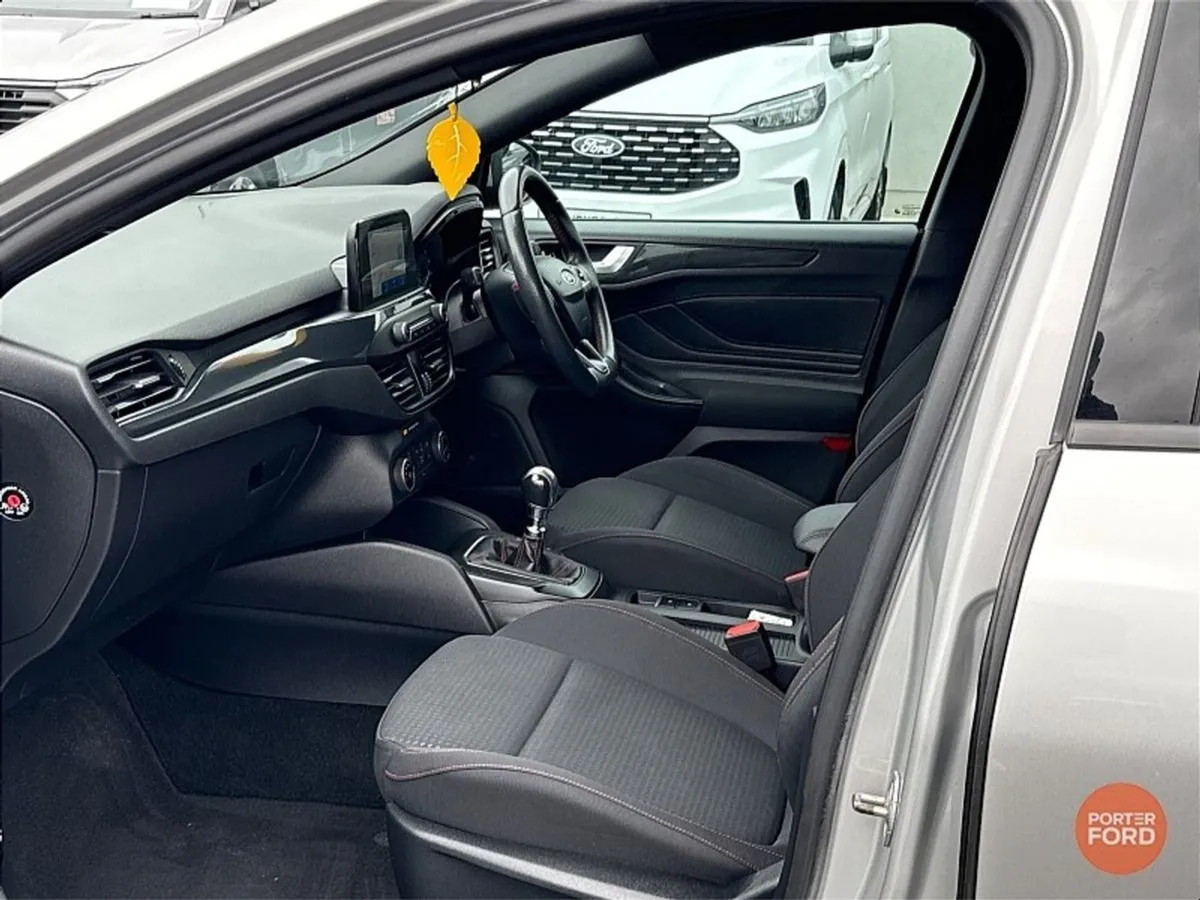 Ford Focus ST Line 1.5 Tdci 120PS - Image 4