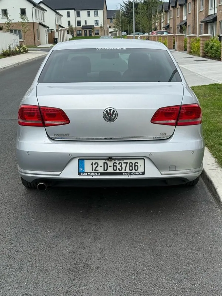 2012 Volkswagen Passat - Image 2