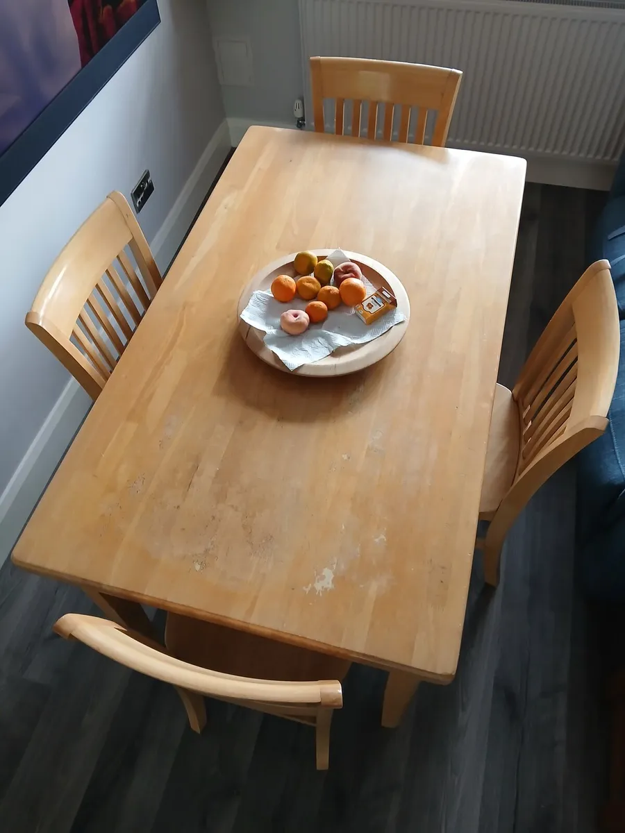 Kitchen table + 4 chairs - Image 1