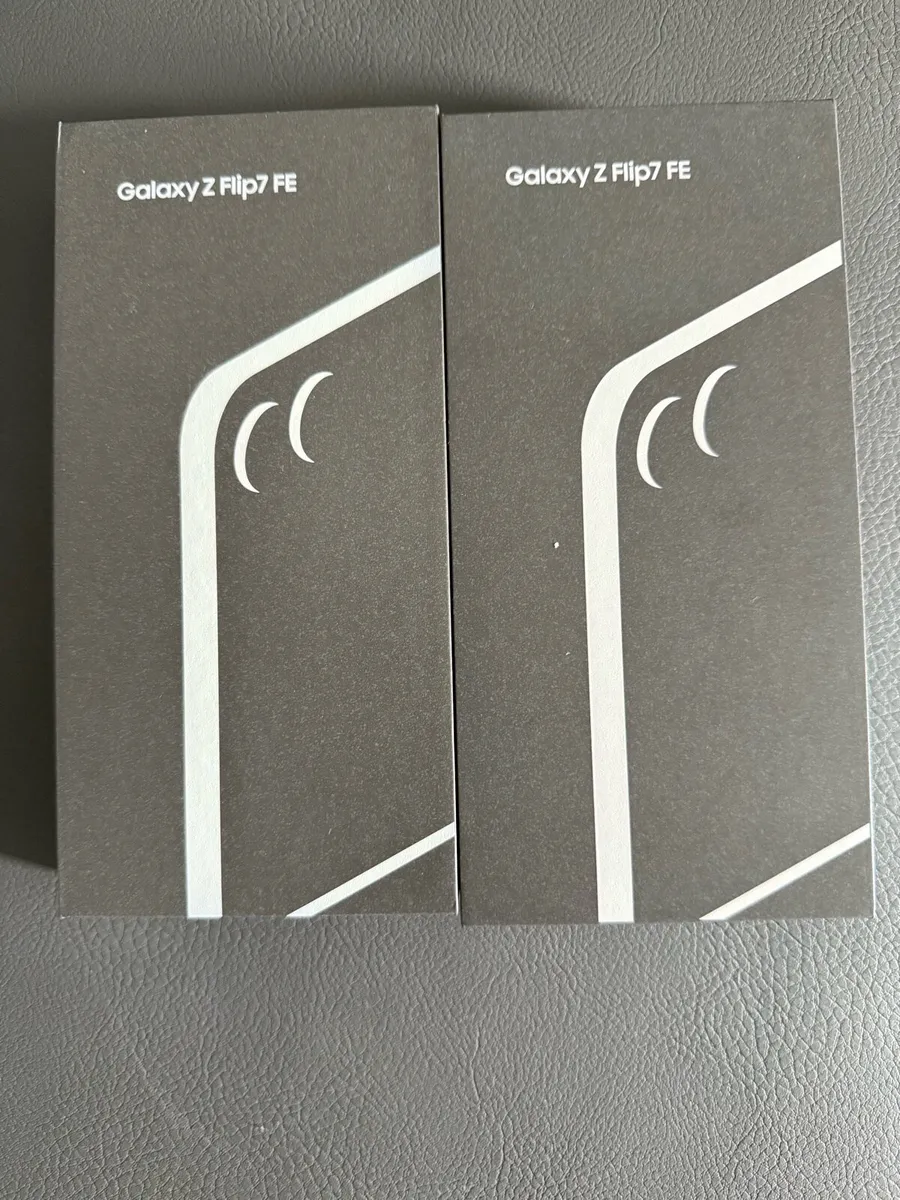 Samsung Z Flip 7,5G 12/256GB (IRISH STOCK )Sealed - Image 2