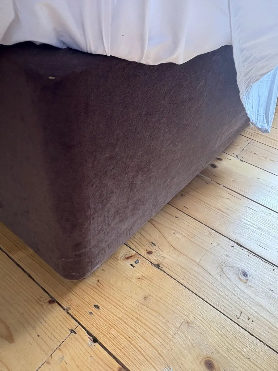 Bed base and mattress - Image 2