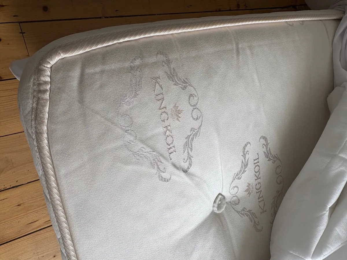 Bed base and mattress - Image 3