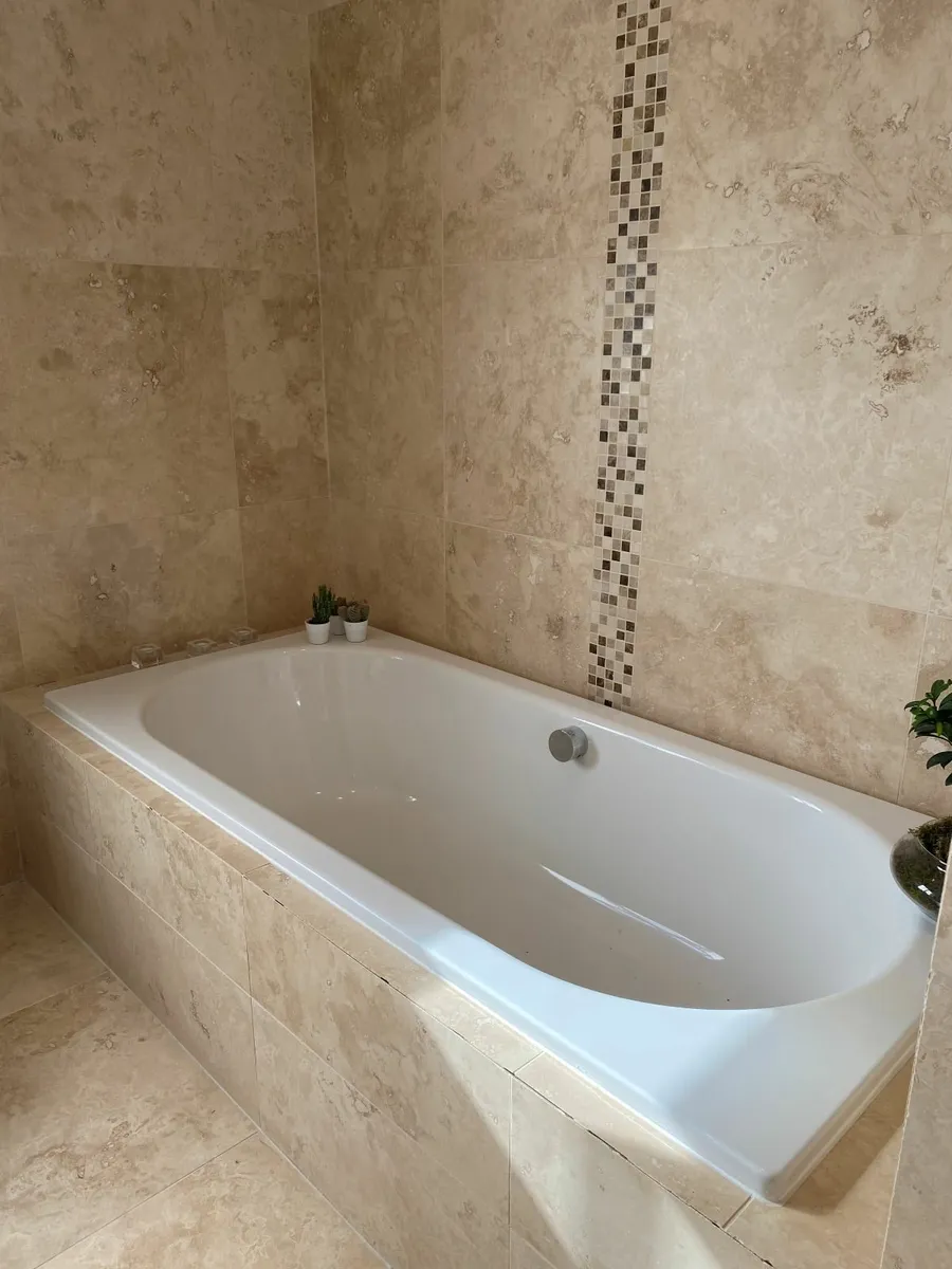 Bathroom sanitary wear - Image 1