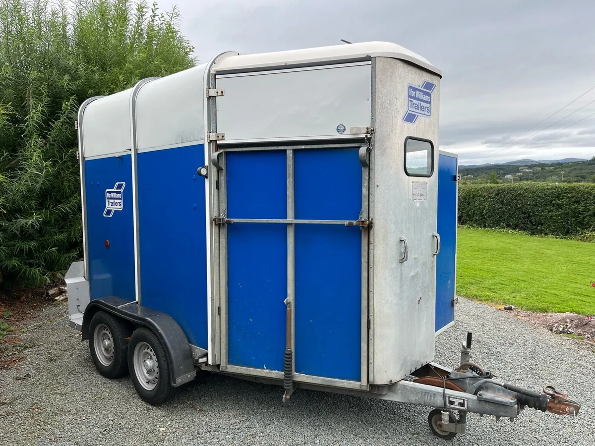Horse box - Image 1