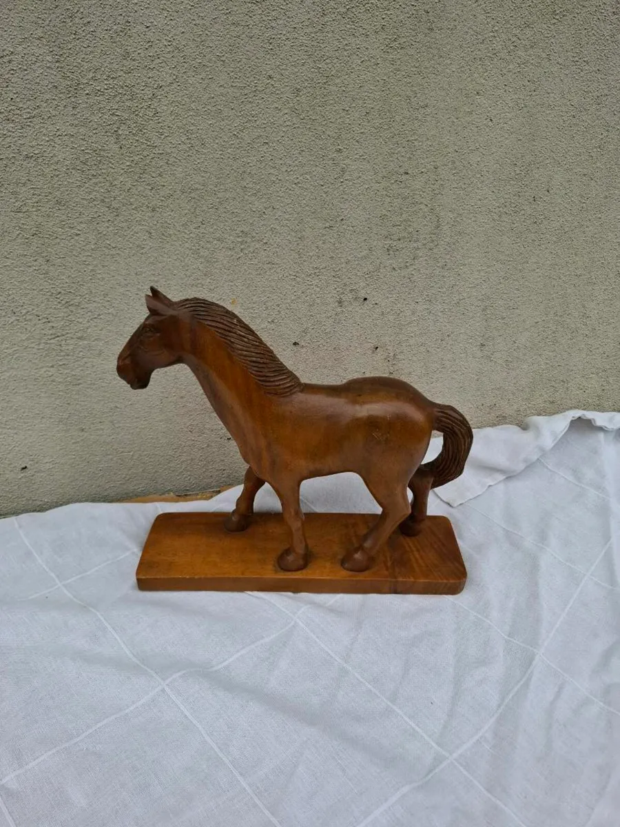 sculpted horse statue postage possible