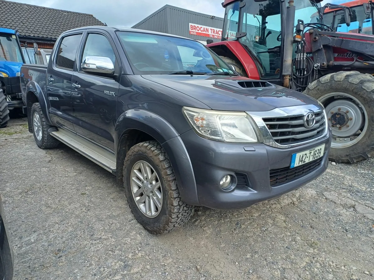 Toyota Hilux  Invincibles - Image 2