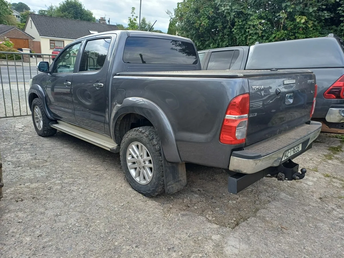 Toyota Hilux  Invincibles - Image 3