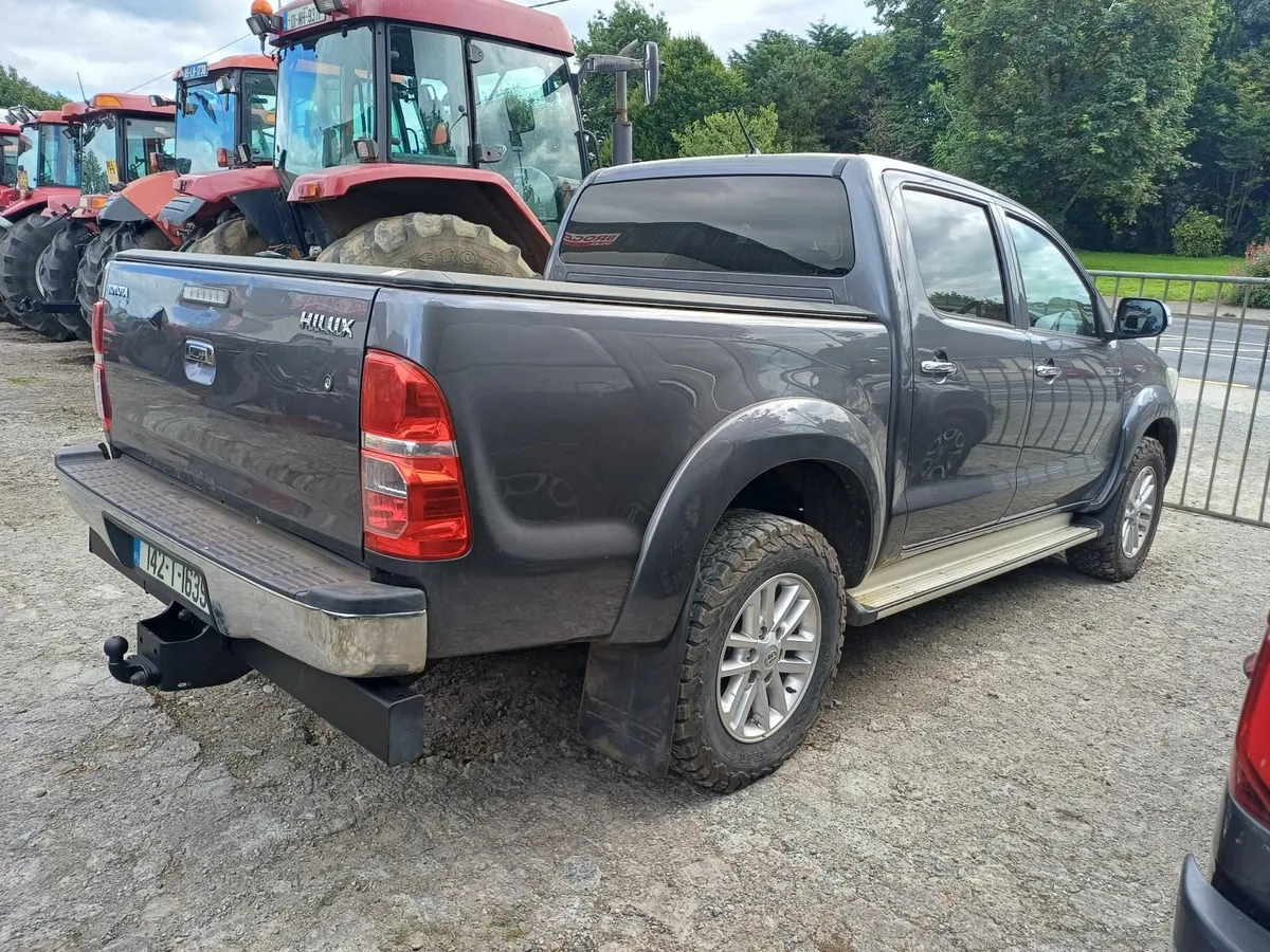 Toyota Hilux  Invincibles - Image 4