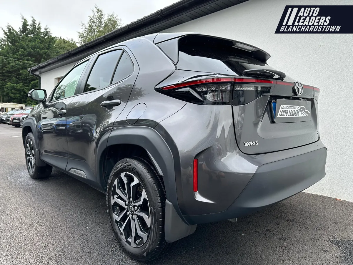 TOYOTA YARIS CROSS 1.5 HYBRID LUNA - Image 4