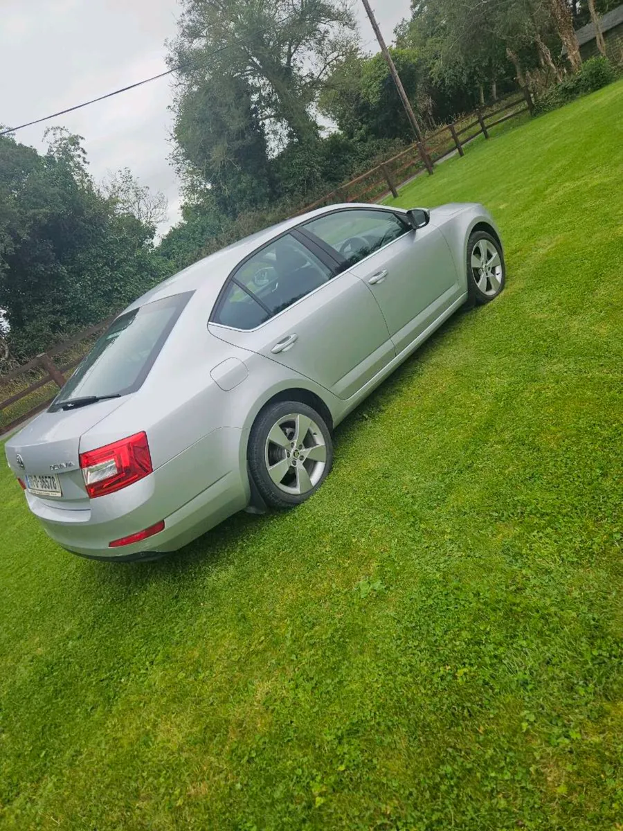 Skoda Octavia STYLE 1.6TDI 90HP 4 Door - Image 2
