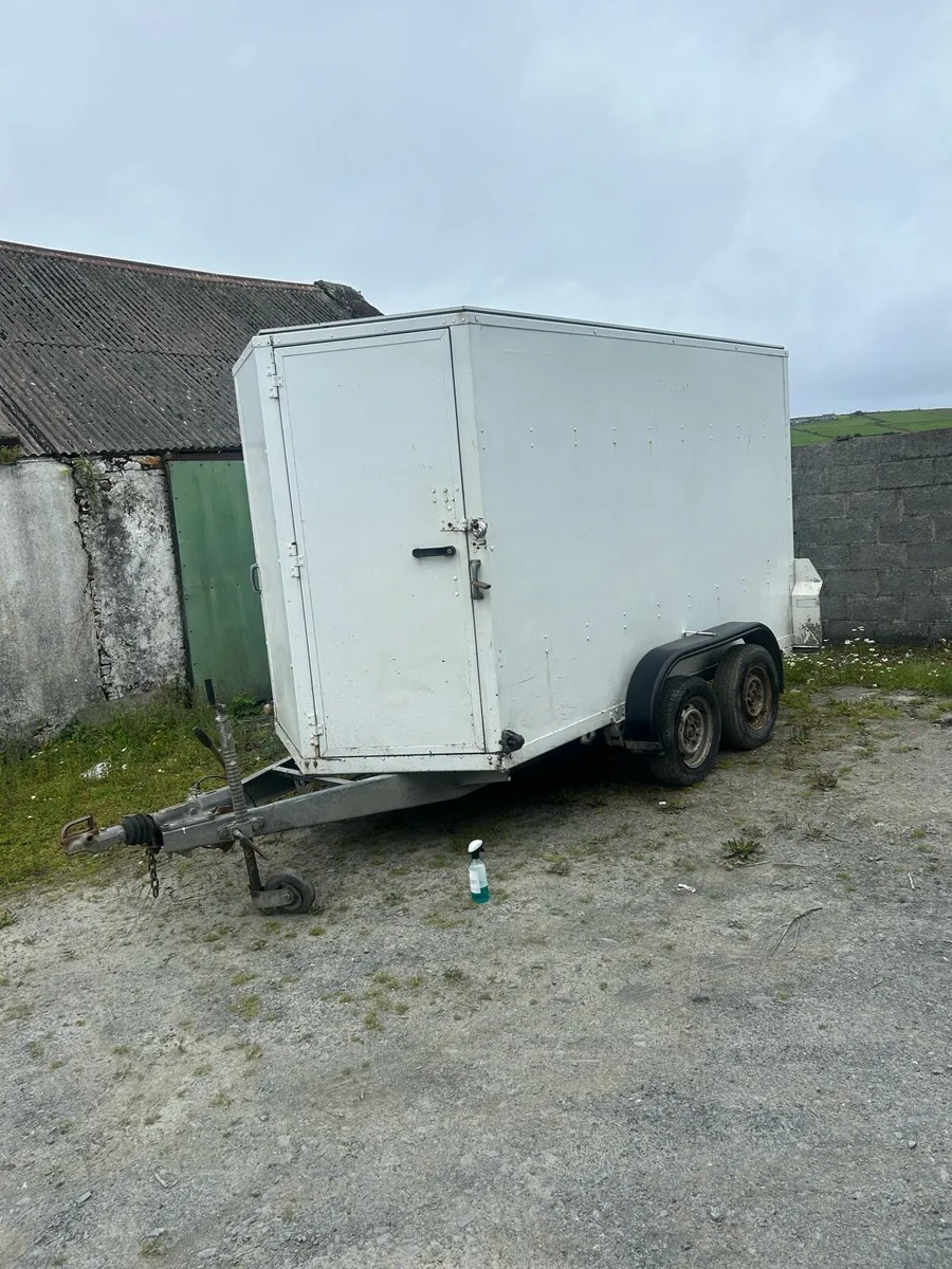 Ifor Williams box trailer 10 ft x5 ft roller door - Image 1