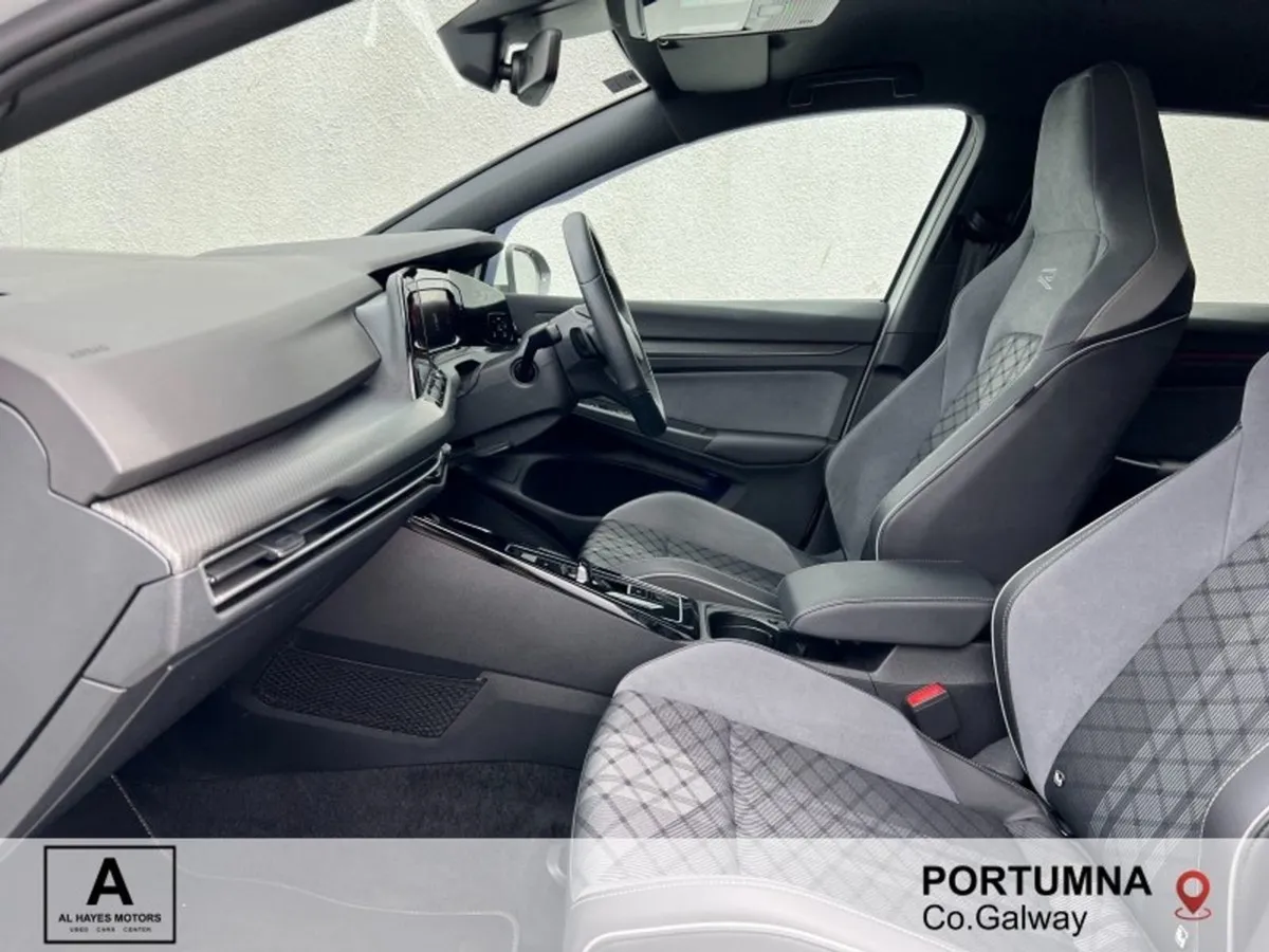 Volkswagen Golf Automatic 2.0 TDI 150HP R-line - Image 4