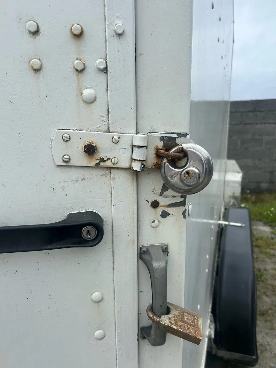 Ifor Williams box trailer 10 ft x5 ft roller door - Image 3
