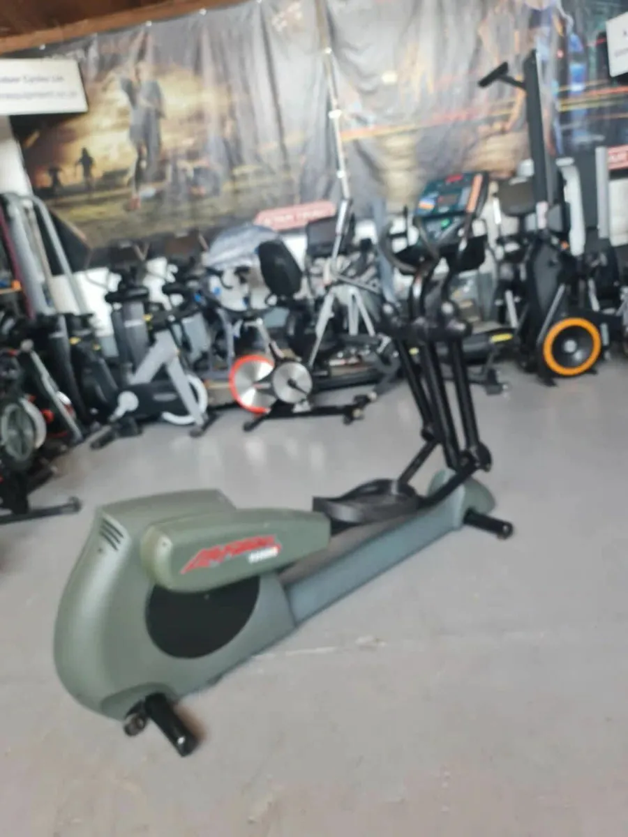 Life Fitness 9500hr Elliptical Cross Trainer - Image 1