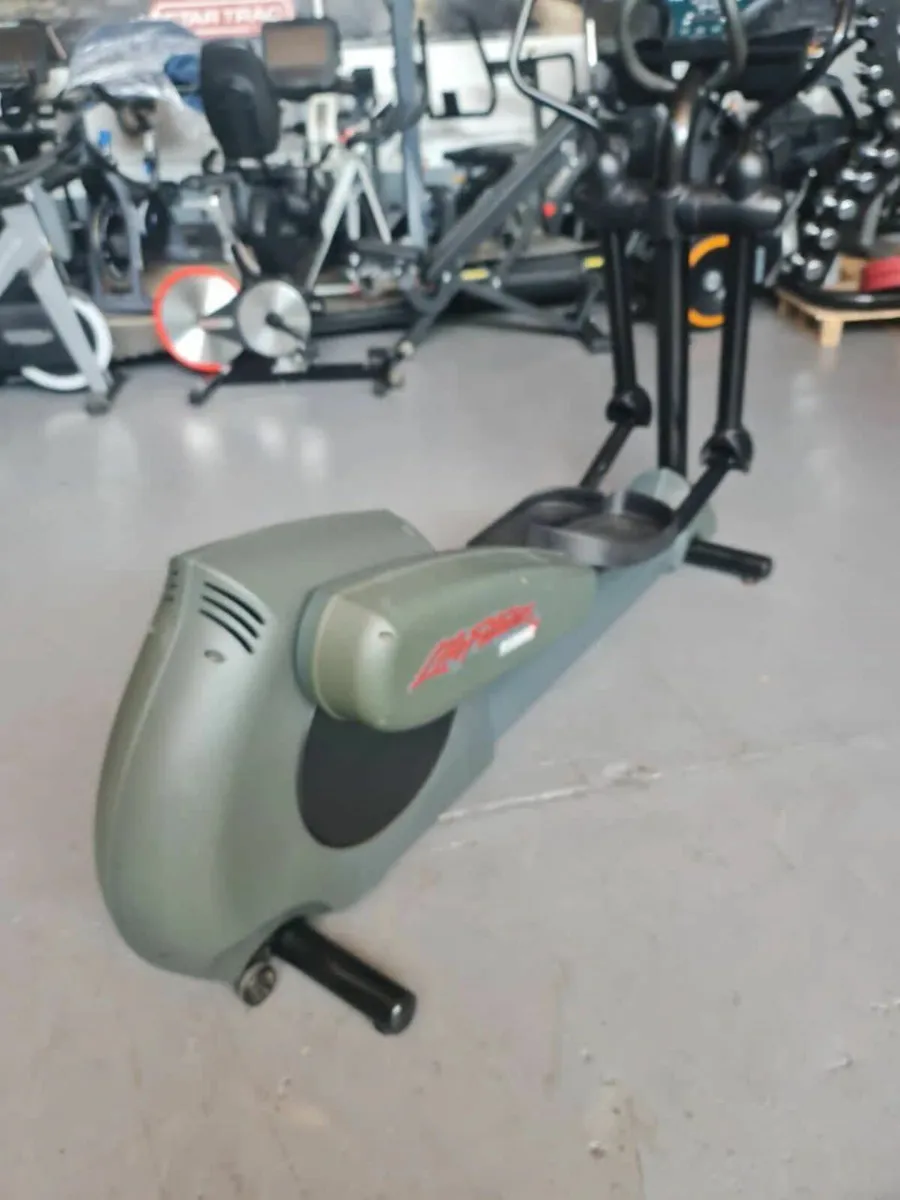 Life Fitness 9500hr Elliptical Cross Trainer - Image 2