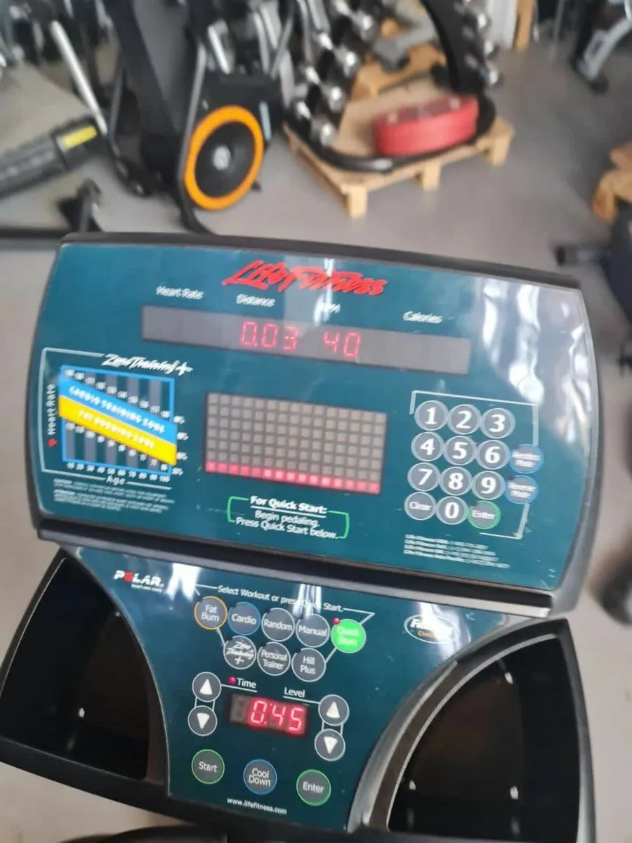 Life Fitness 9500hr Elliptical Cross Trainer - Image 4