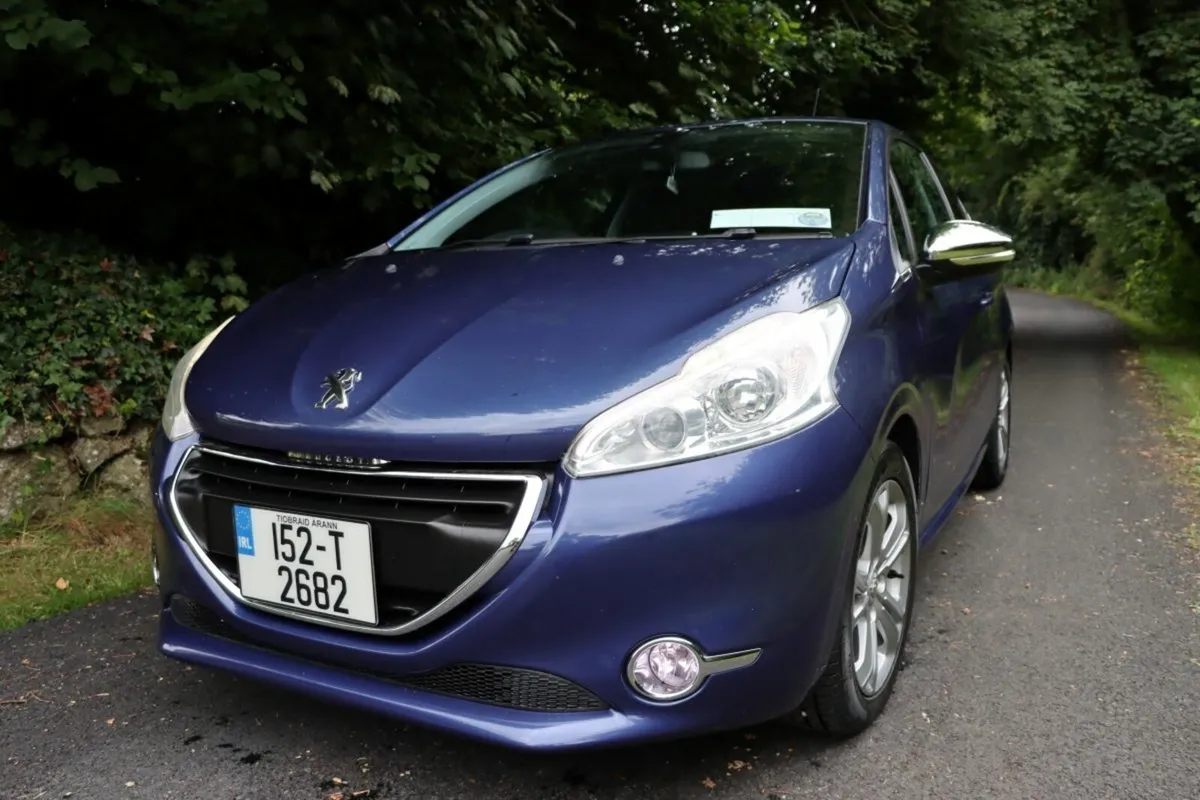 152 Peugeot 208 1.2 manual - Image 2
