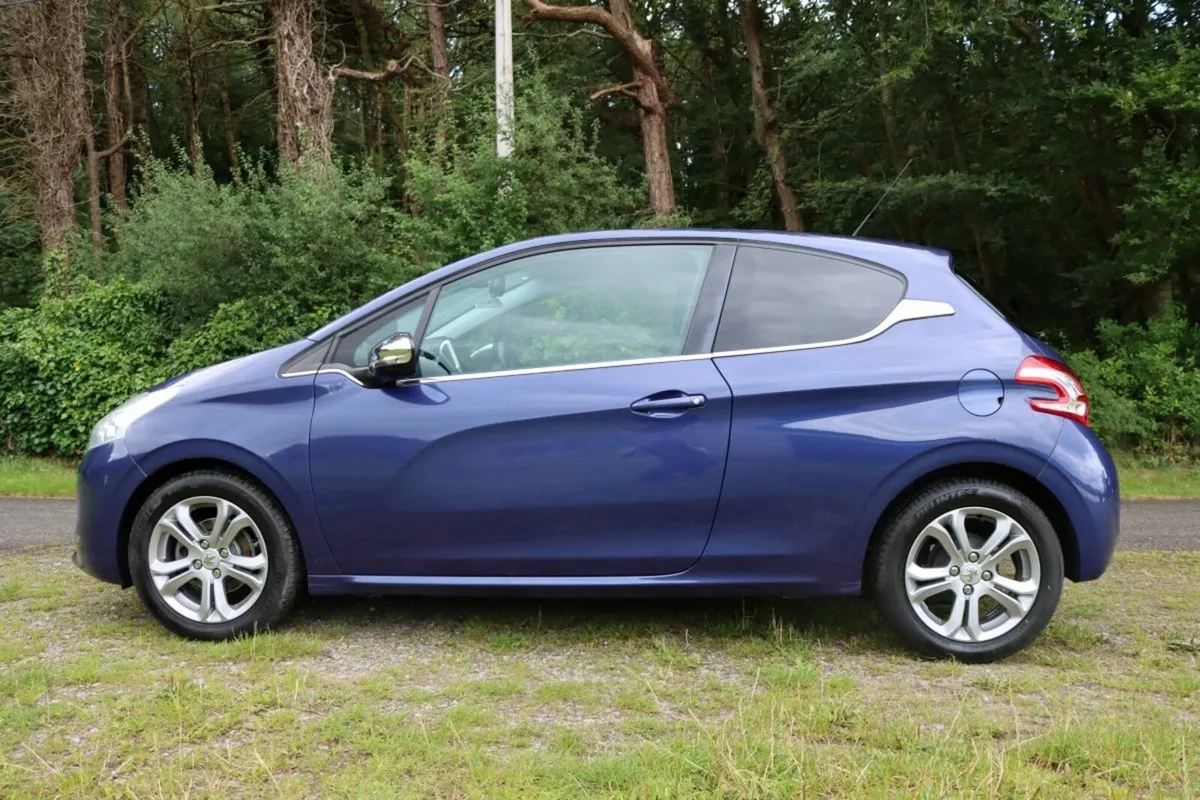 152 Peugeot 208 1.2 manual - Image 4
