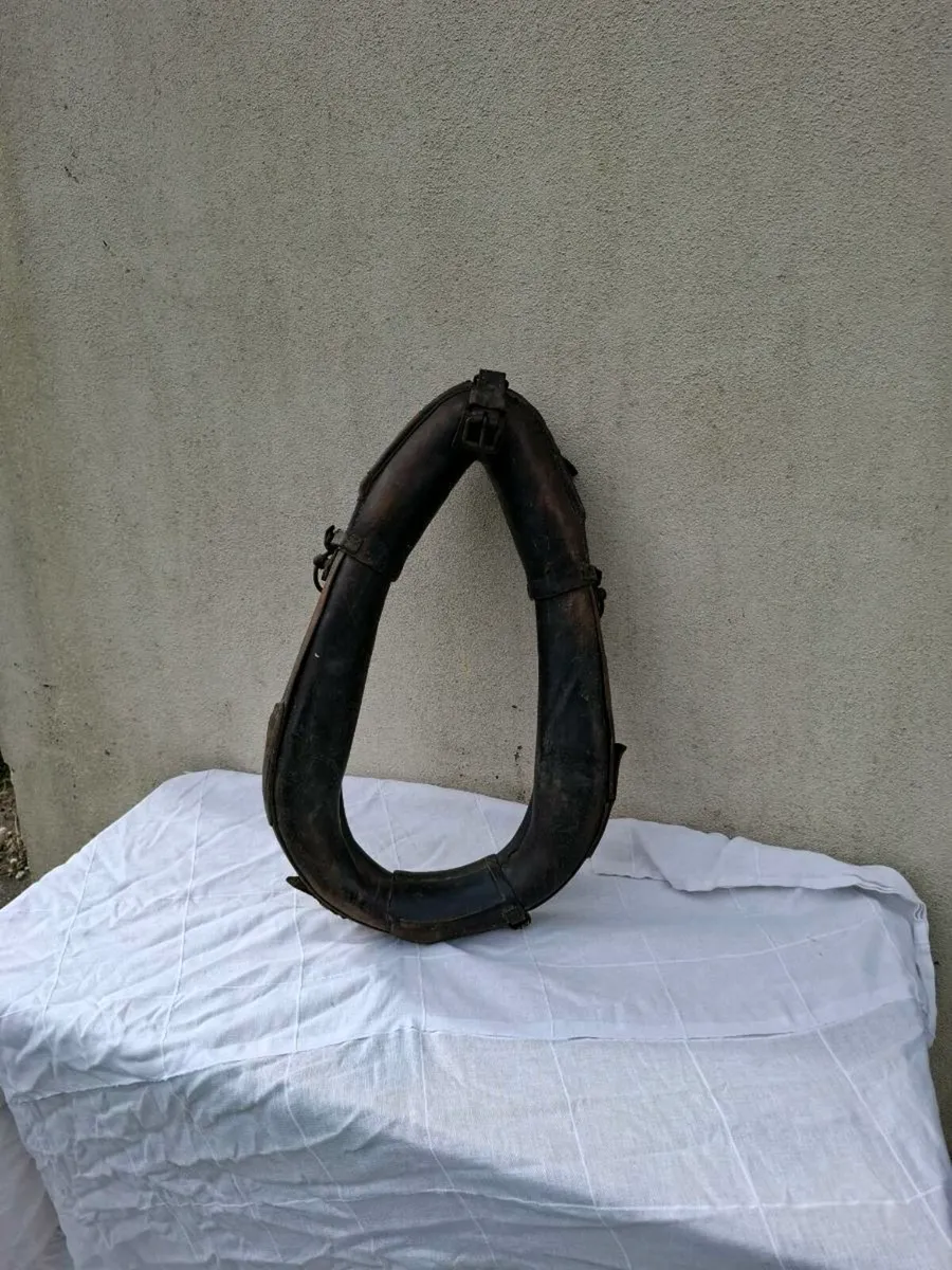 Heavy leather horse collar - Image 1