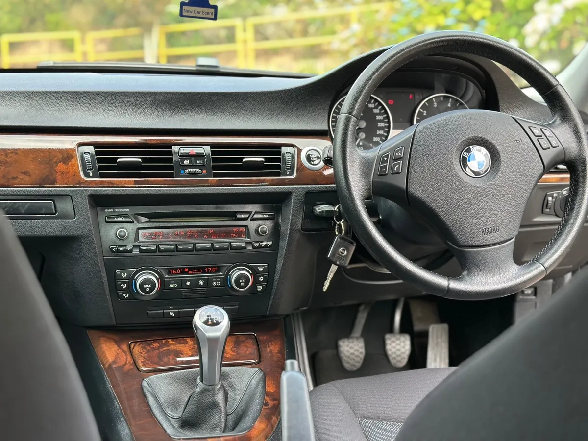 BMW 3-Series 2007 - Image 3