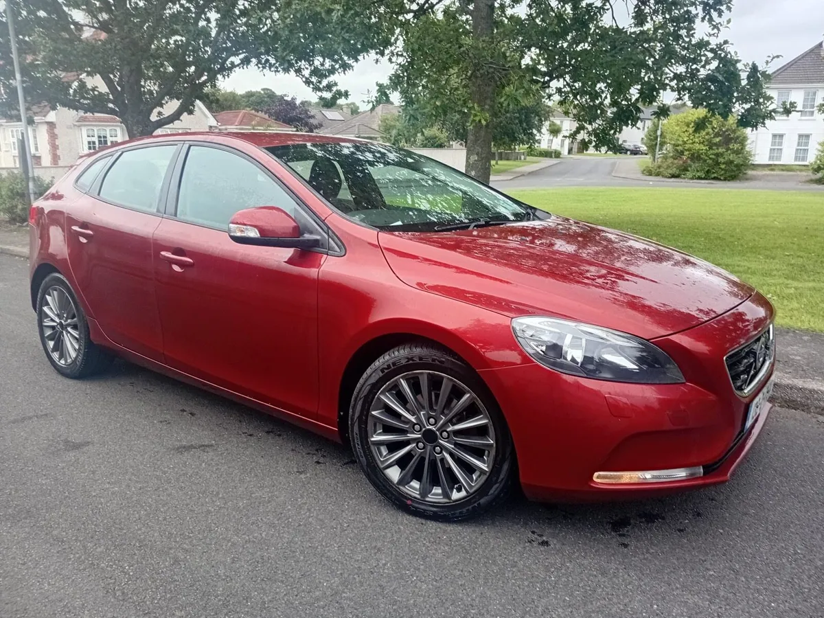 ⭐️2013 Volvo V40 D2 1.6 Diesel NCT And Tax⭐️ - Image 2
