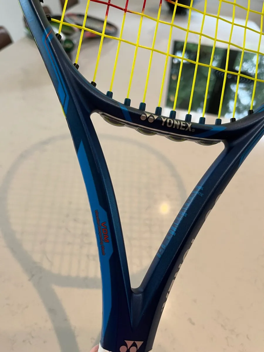 Yonex  Ezone 98 Tour - Image 3