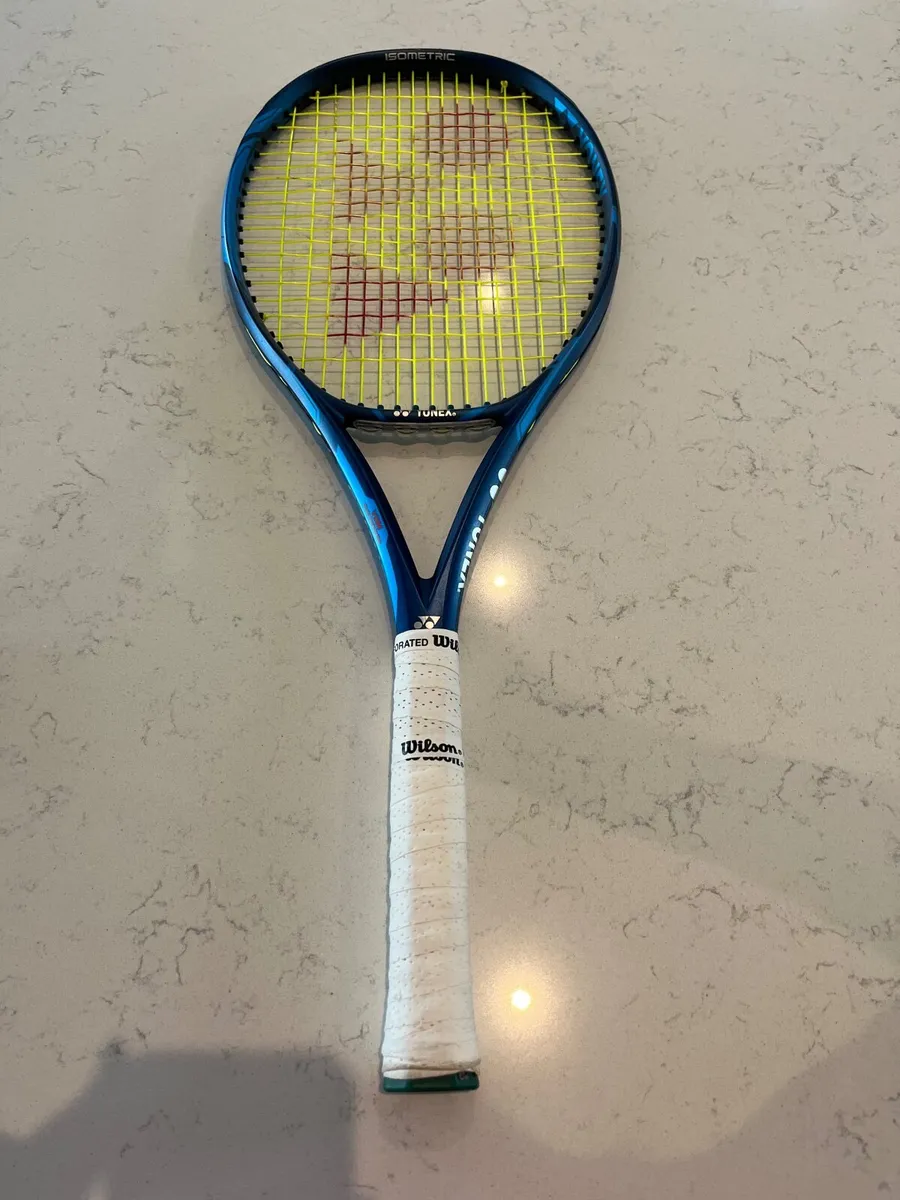 Yonex  Ezone 98 Tour - Image 1