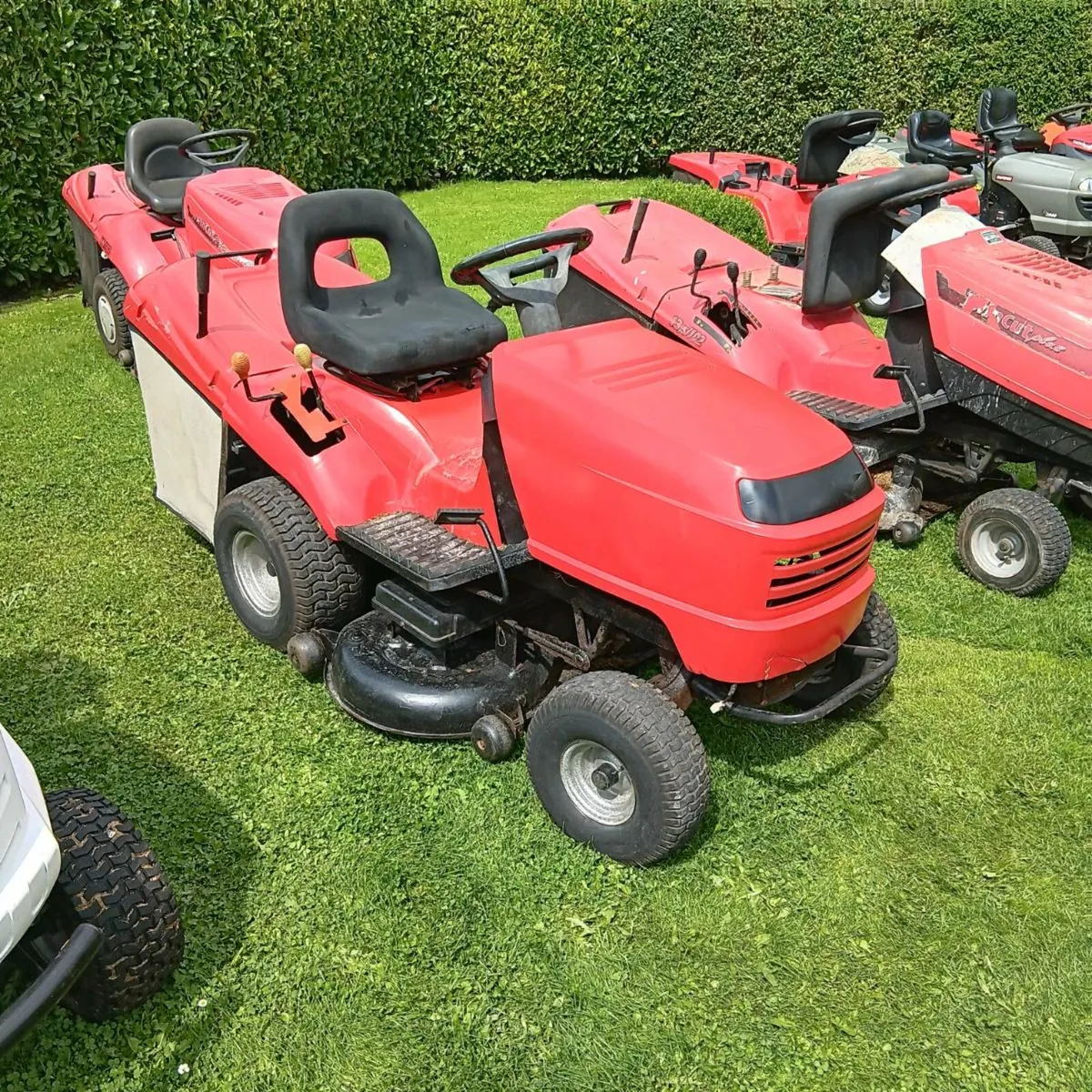 Honda ride on, twin cylinder, 40" deck - Image 2