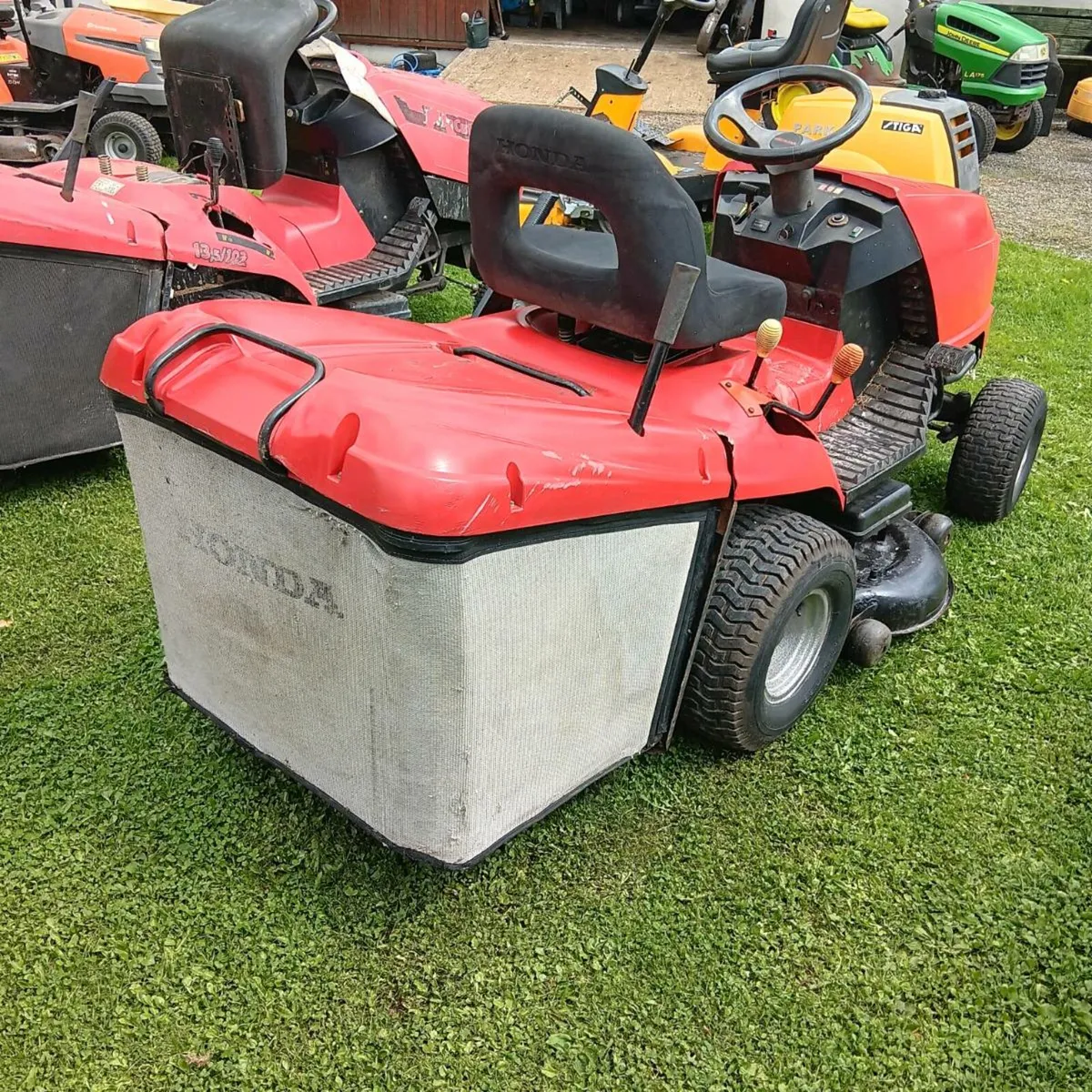 Honda ride on, twin cylinder, 40" deck - Image 4