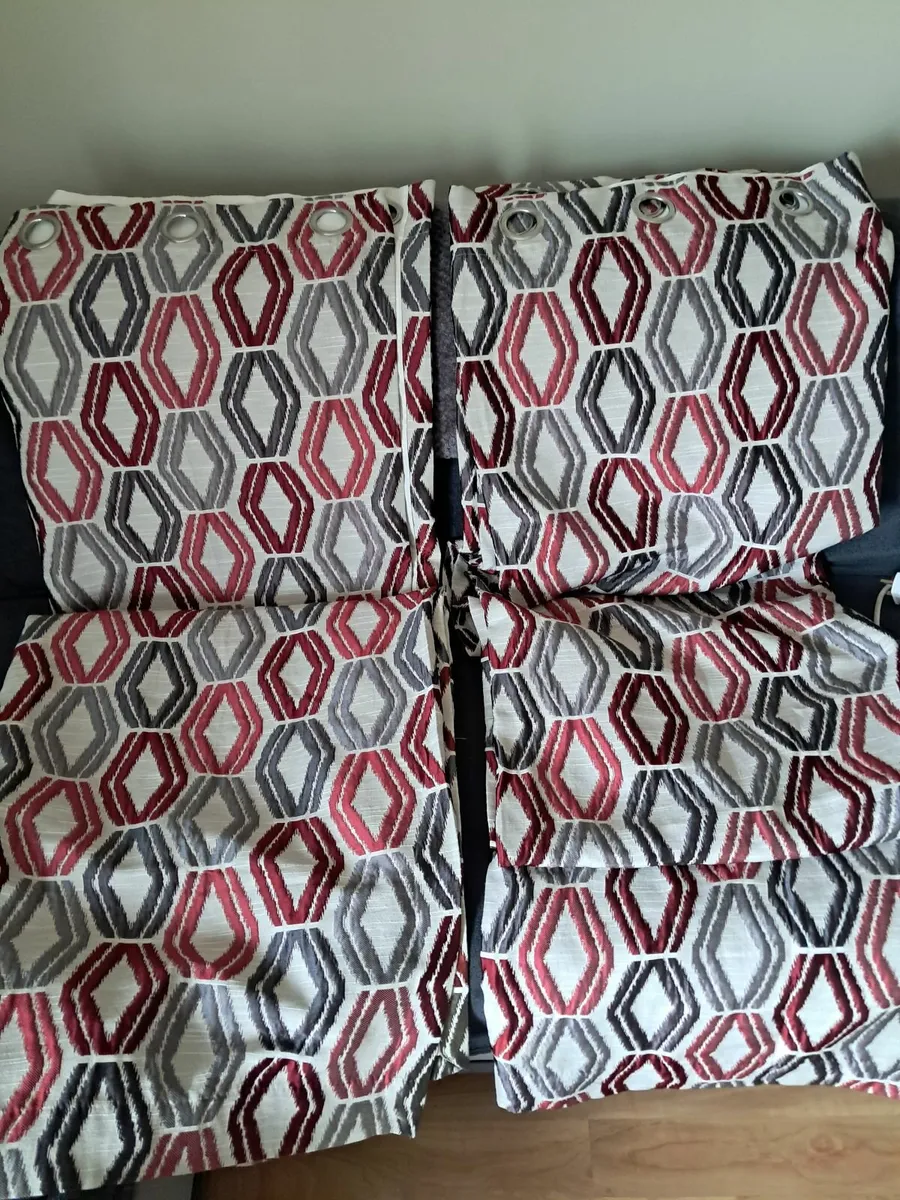 Curtains - Image 3