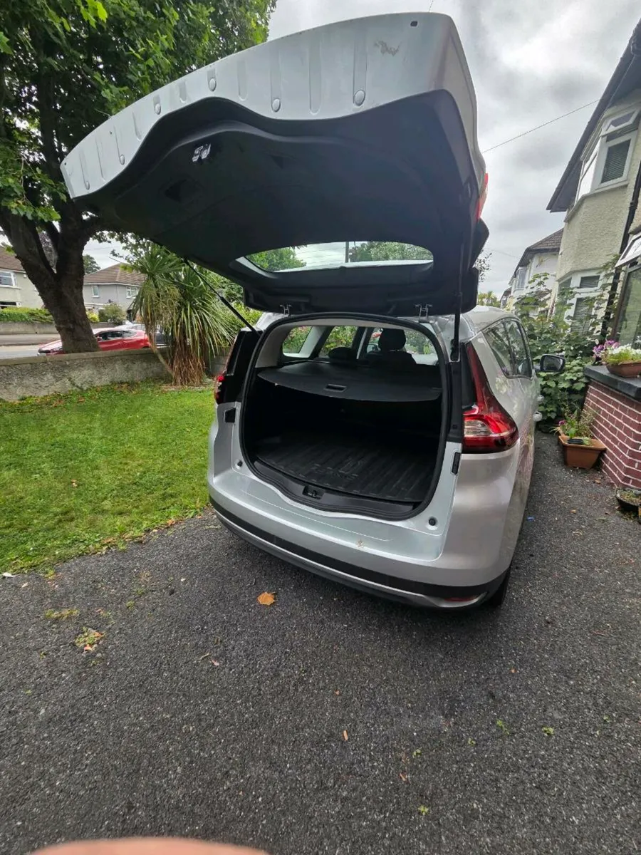 7 seater Renault grand Scenic Blue dci - Image 3