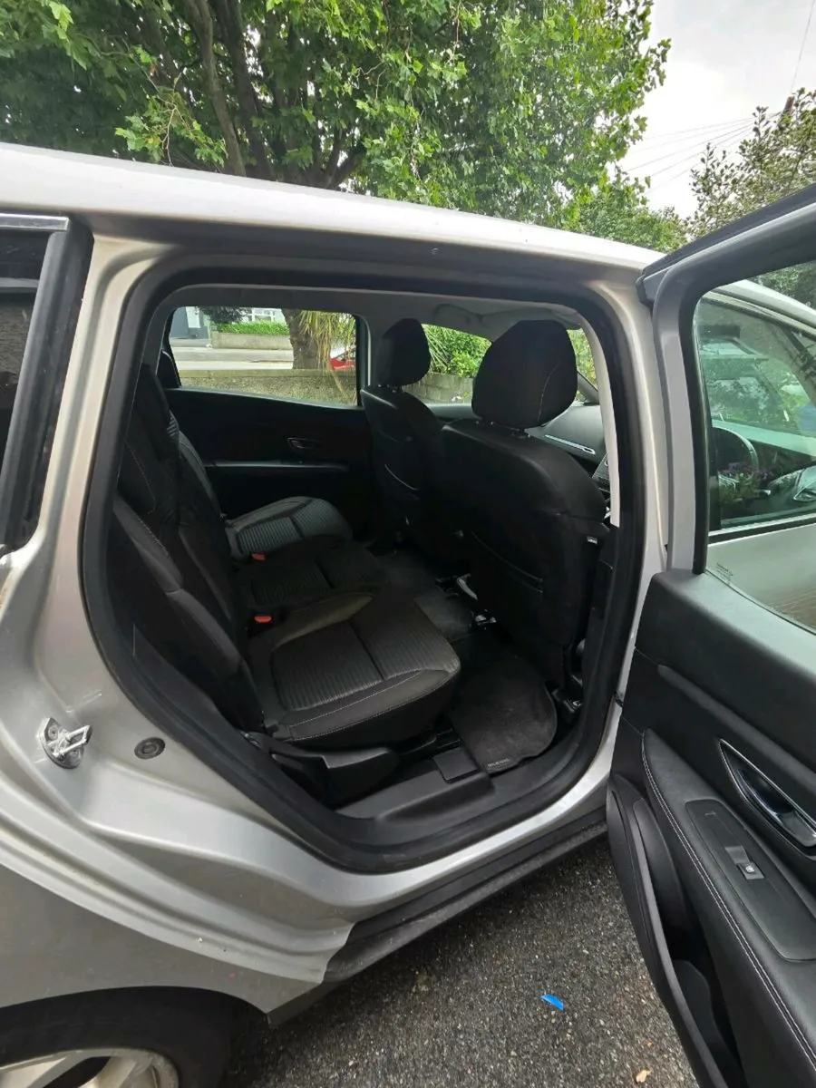 7 seater Renault grand Scenic Blue dci - Image 4